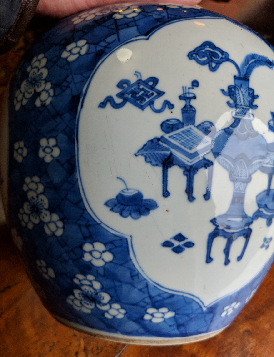 A Chinese Kangxi (1662-1722) blue and white ginger jar with pierced hardwood cover and stand. - Image 3 of 10