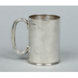 A George V silver tankard of plain form by Cooper Brothers & Sons Ltd. Assayed Sheffield 1918.