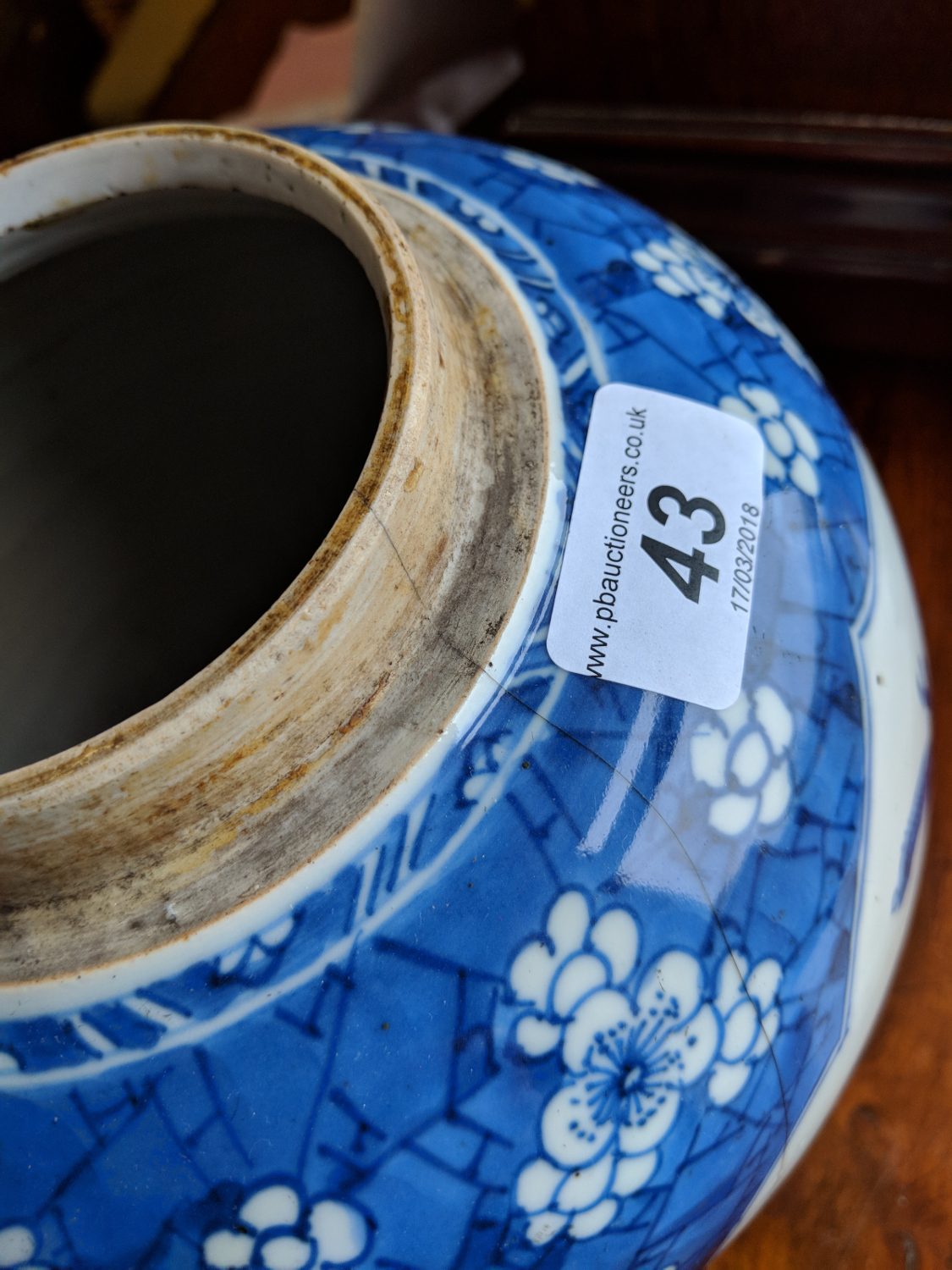 A Chinese Kangxi (1662-1722) blue and white ginger jar with pierced hardwood cover and stand. - Image 8 of 10