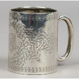 An Edwardian silver christening tankard engraved with flowers, assayed Birmingham 1905, 76 grams.