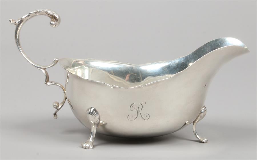 An Edward VII silver sauceboat raised on paw feet, assayed London 1904 by Mappin & Webb, weight