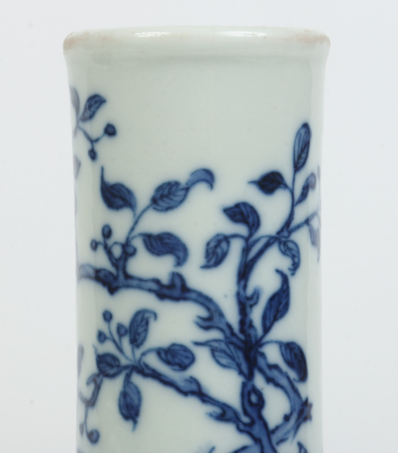 A Chinese blue and white mallet shaped vase. Painted in underglaze blue with a figure stood beside a - Image 2 of 8