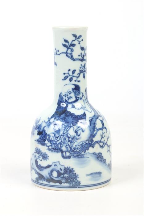 A Chinese blue and white mallet shaped vase. Painted in underglaze blue with a figure stood beside a