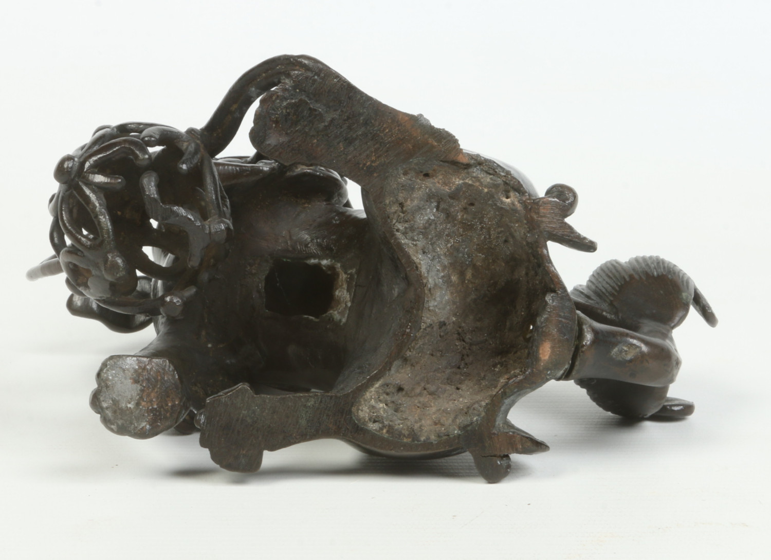 An antique Chinese patinated bronze sculpture of a lion dog guarding a brocade bowl, possibly - Image 7 of 7