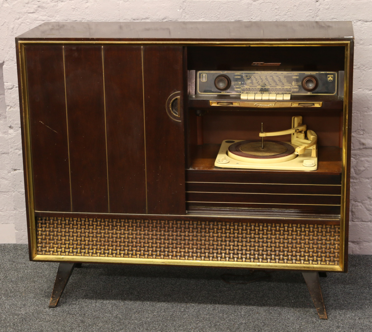 A vintage Grundig Balmoral 7070 3D radiogram with Collaro turntable and built in vinyl record rack.