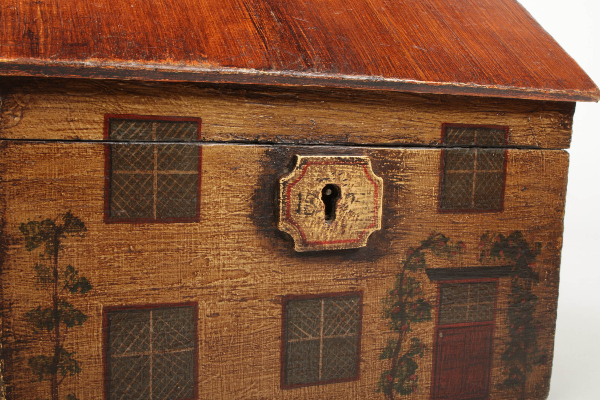 A novelty painted tea caddy, modelled in the form of a cottage with a pitched roof and two chimney - Image 5 of 5