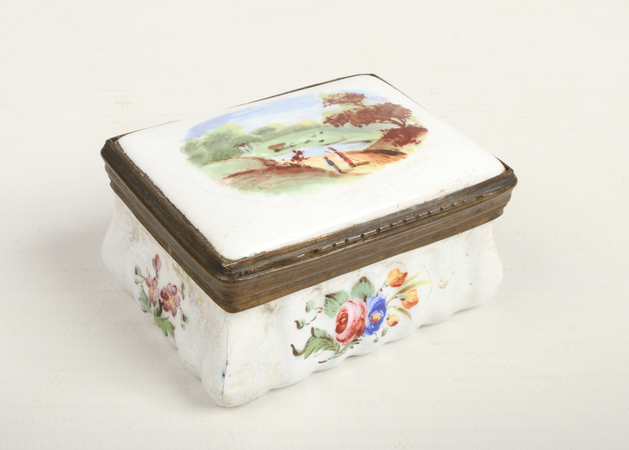 An 18th century Staffordshire enamelled rectangular snuff box with hinged cover. Decorated to the