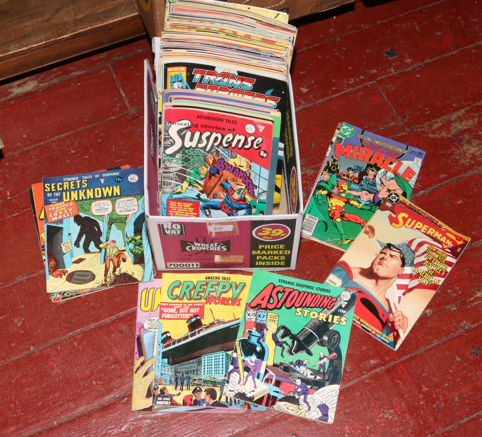 A box of mixed comics to include Marvel, Transformers, D.C etc.