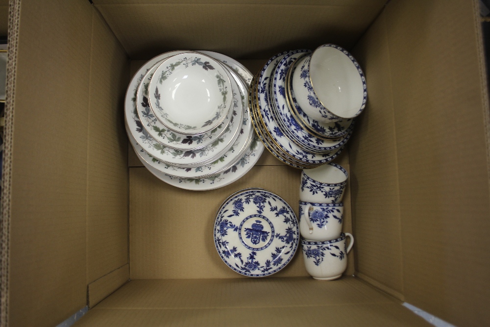 Box of tea wares including Worcester