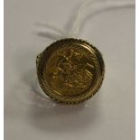 1982 sovereign ring, with 9ct mount (shank mis-shapen)