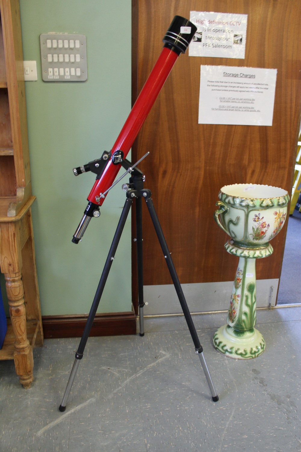 Tasco 9F astronomical telescope