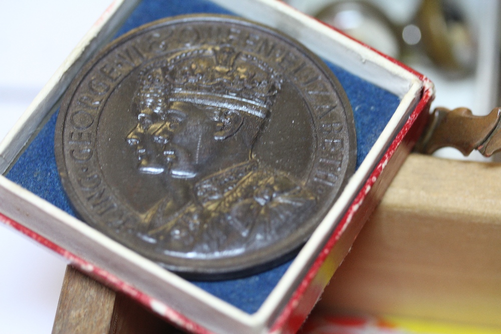 Box of miscellaneous sundries, badges, slides etc - Image 5 of 13