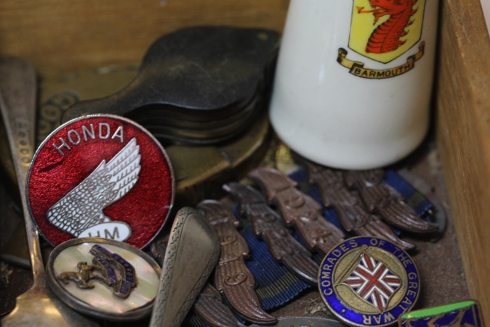 Box of miscellaneous sundries, badges, slides etc - Image 3 of 13