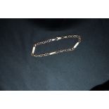 9k gold bracelet with curved and rectangular links, weight 8 grams