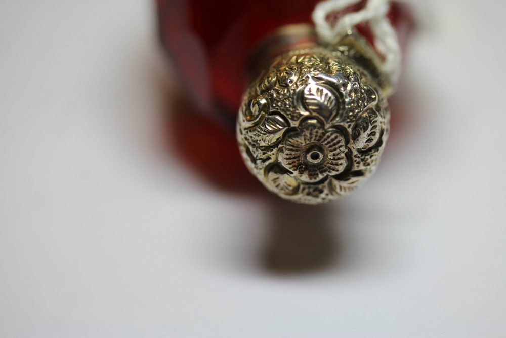 Victorian white metal (thought silver) mounted double ended ovoid ruby glass scent bottle, with - Image 3 of 4