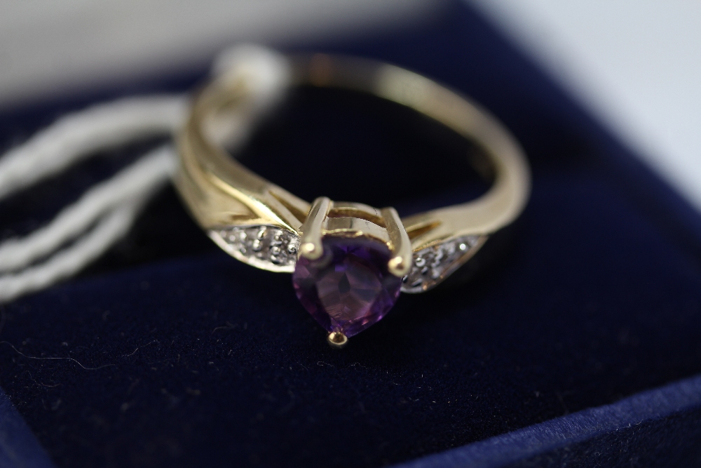 9ct gold amethyst ring, heart shaped central stone approx 0.39ct, diamond set shoulders, size O