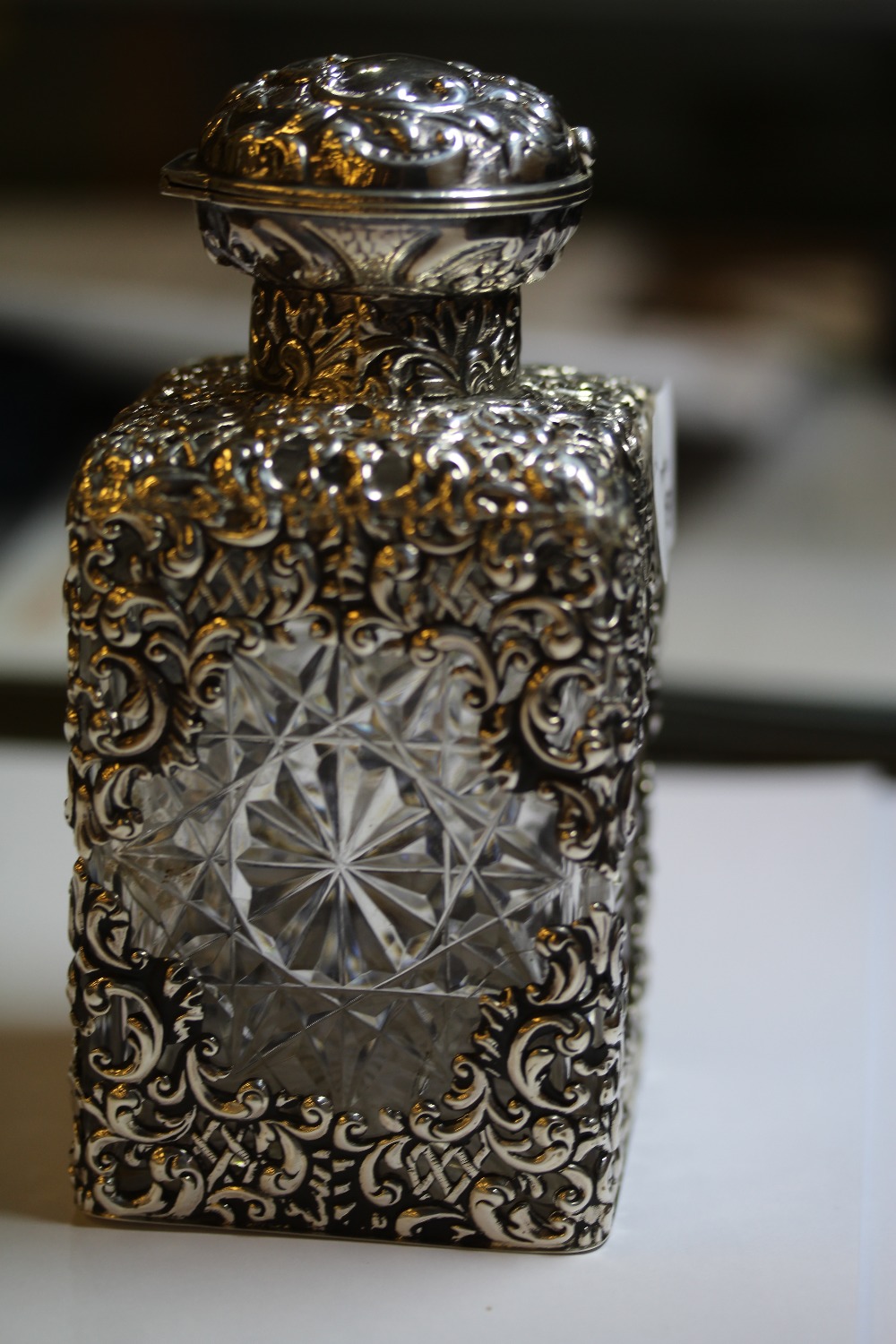 Edward VII embossed silver covered star cut glass scent bottle, the mount by Goldsmiths & - Image 5 of 5