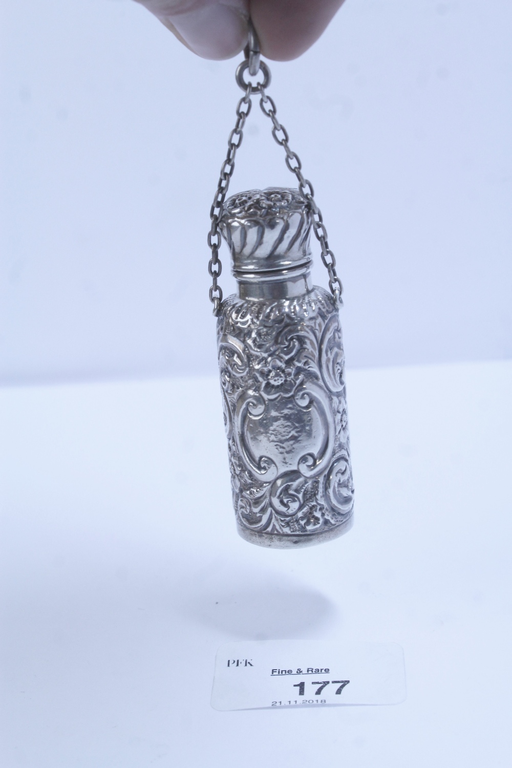 Late Victorian embossed silver scent bottle, Birmingham 1896, with later cork stopper - Image 2 of 2