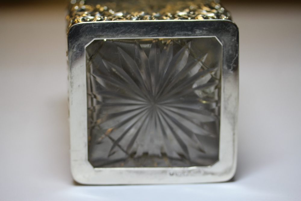 Edward VII embossed silver covered star cut glass scent bottle, the mount by Goldsmiths & - Image 4 of 5