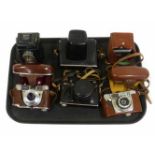 A collection of vintage cameras No condition reports for this sale.