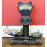 The Automatic Scale Co. Altrincham scales. No condition reports for this lot.