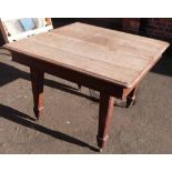 Edwardian oak pull-out dining table on tapered legs Unfortunately we cannot do condition reports for