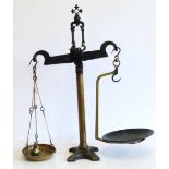 Avery set of brass scales. Unfortunately we cannot do condition reports for this sale.