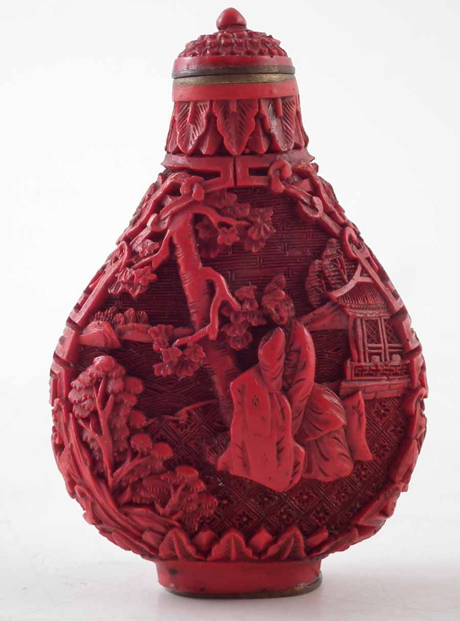 Composition snuff bottle. Height 7.3cm. Condition report: minor nicks but no major damages. - Image 3 of 4