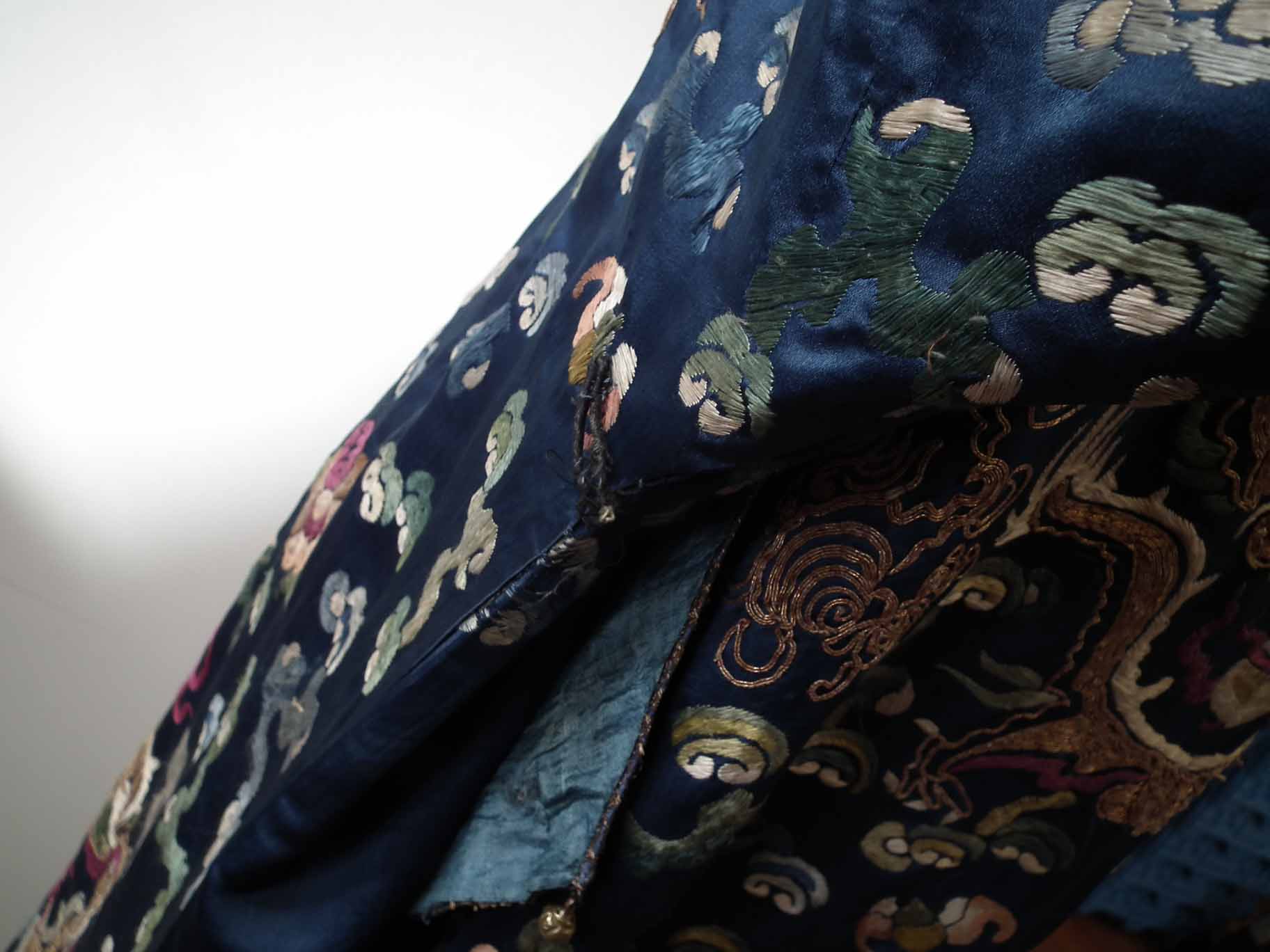 Chinese silk evening coat depicting dragons and mythical figures, 134cm overall length. Condition - Image 13 of 18