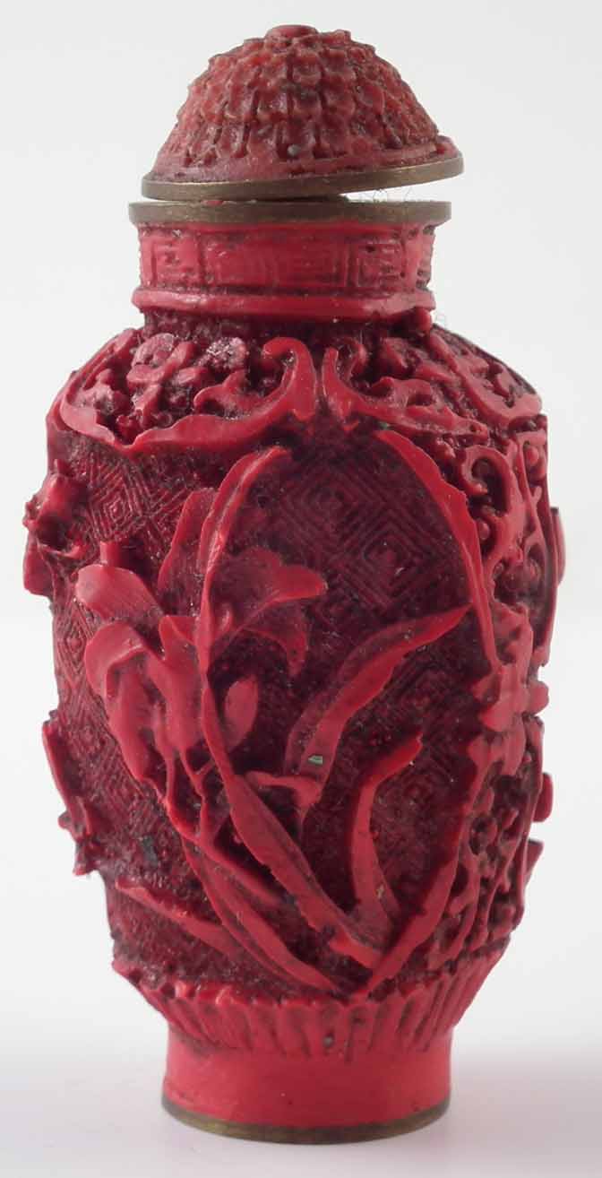 Composition (Cinnabar lookalike) snuff bottle. Height 6.3cm Condition report: stopper broken, very - Image 2 of 5