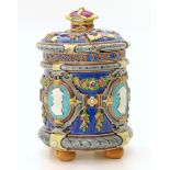 Wedgwood Majolica Sir Walter Raleigh tobacco barrel (some damages to the cover and losses, star