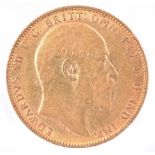 An Edward VII gold sovereign, dated 1902, 8.0g.