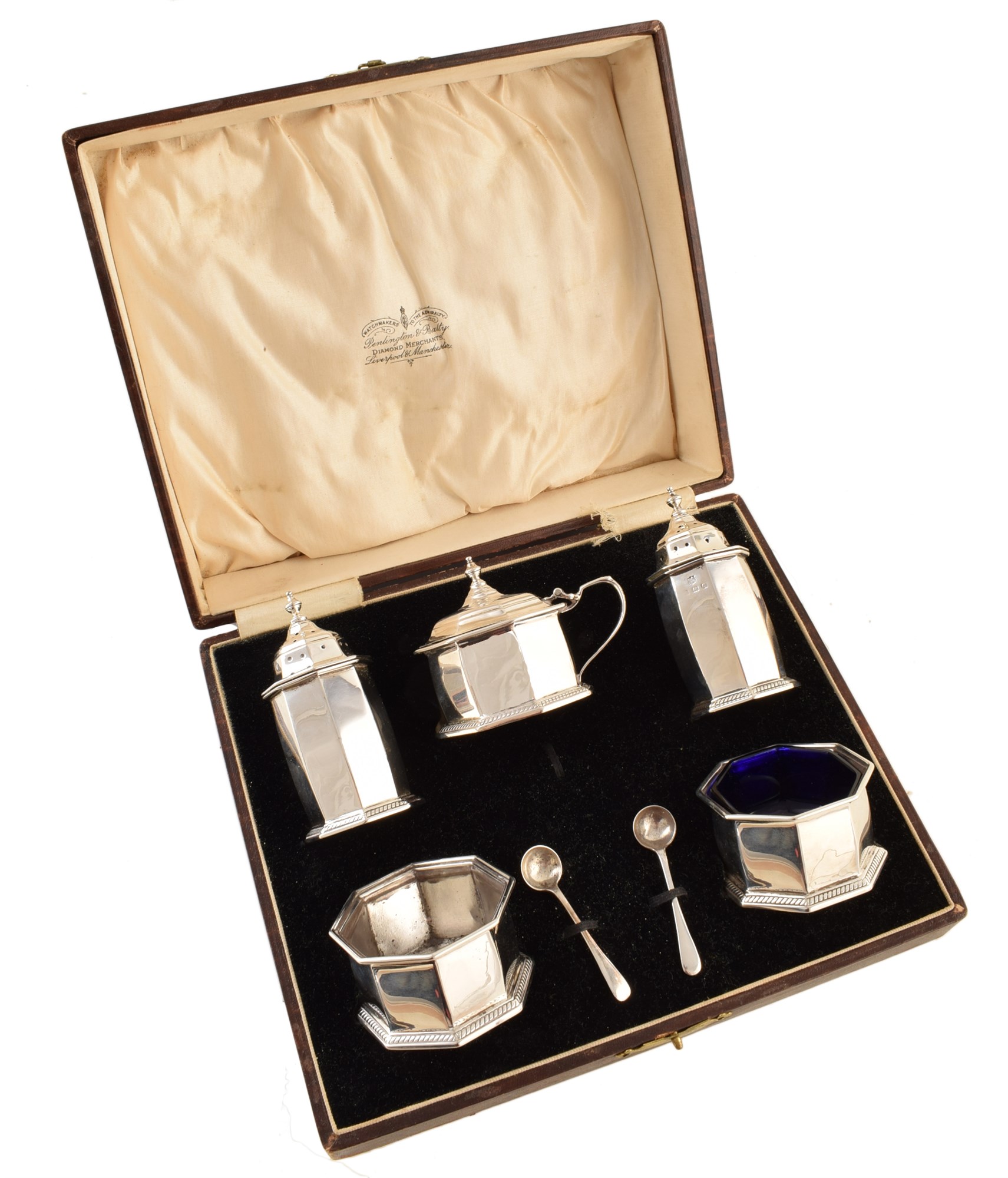 5-piece silver cruet set, comprising a salt and pepper shaker, a pair of salts with spoons and