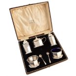 5-piece silver cruet set, comprising a salt and pepper shaker, a pair of salts with spoons and