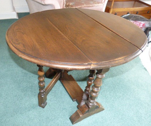 Miniature reproduction oak gate-leg table. Unfortunately we are not doing condition reports on