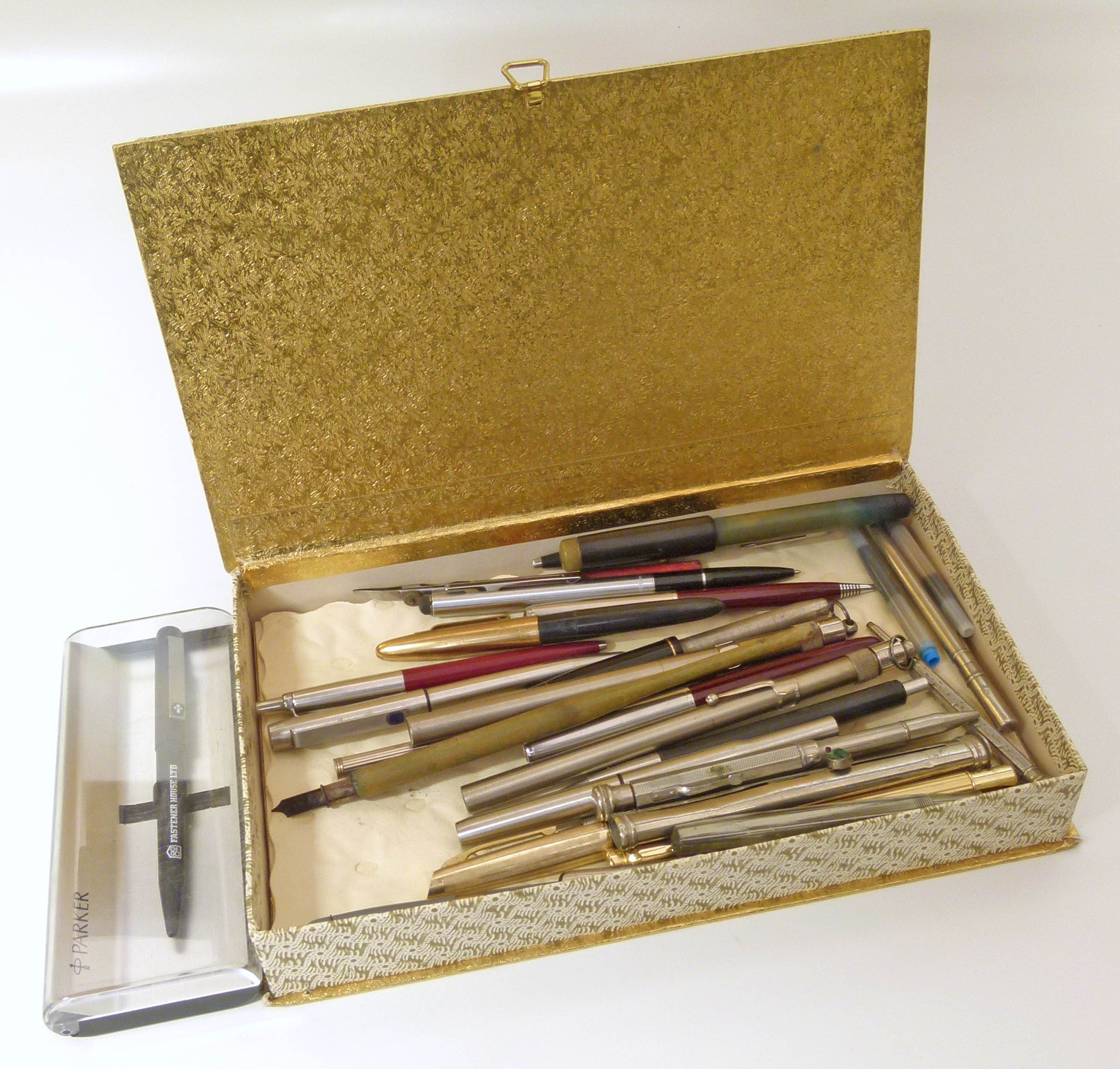 Quantity of mixed pens and W. Reeves & Ltd thermometer. Condition reports are not available for this