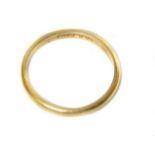 18ct gold wedding band 4.6g Condition reports are not available for this sale.