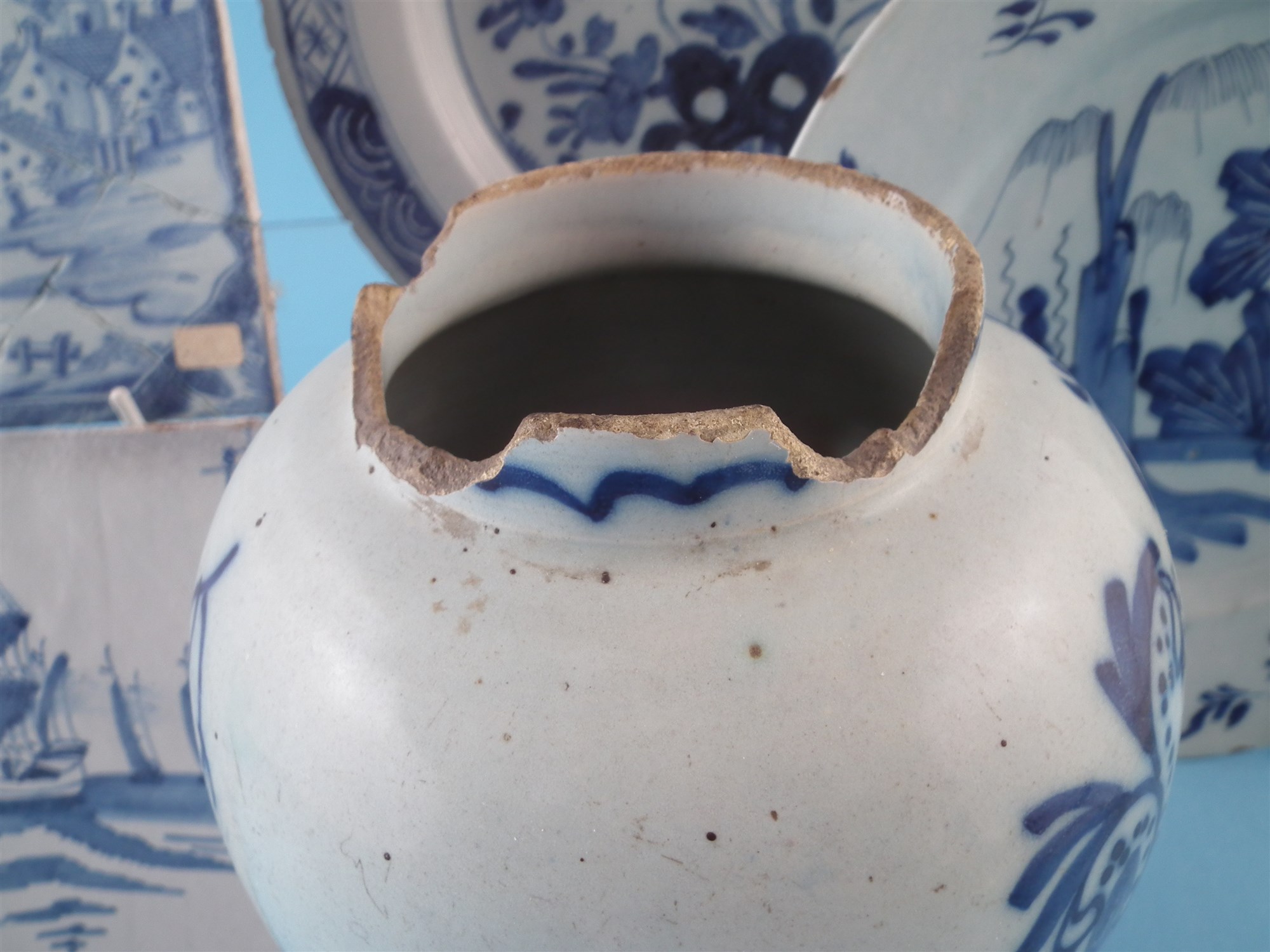 Group of Delft ware, to include five blue and white tiles and two others decorated in manganese, two - Image 6 of 9