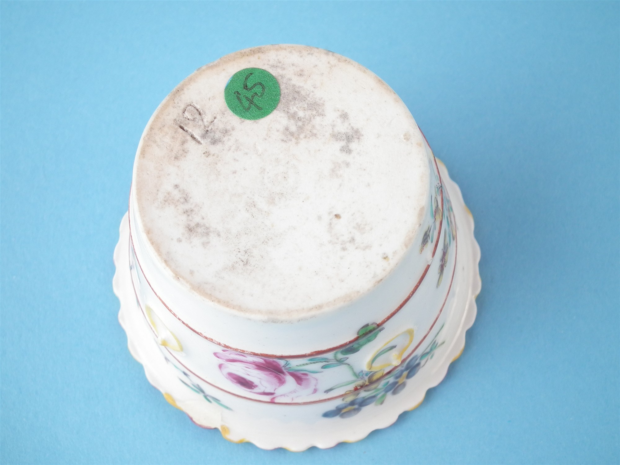 Bow flower pot tub circa 1750, painted with flora, incised 12 to base, 4.5cm high For a condition - Image 3 of 4