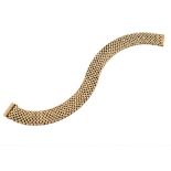 9ct yellow gold ladie's bracelet , woven link design with snap clasp fastening, length approx. 21cm,
