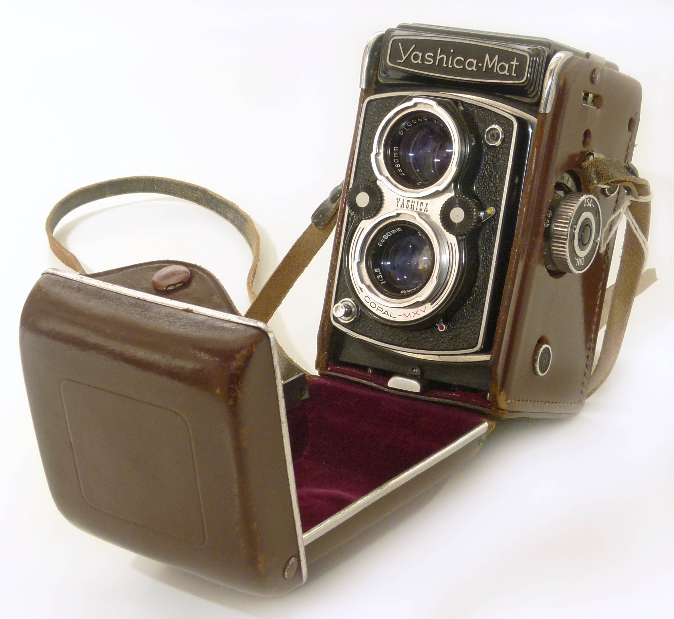 Yashica-Mat Copal MXV camera Condition reports are not available for our Interiors sales.