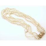 4-row pearl necklace with 9ct gold clasp Condition reports are not available for our Interiors