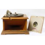 Hees & Co. (Amsterdam) wind up gramophone, named pathephone No-30, the player predates the use of