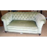 Edwardian button-back Chesterfield drop-end settee. Condition reports are not available for our