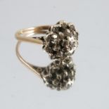 A 9 carat gold diamond cluster ring, finger size 01/2, 3.