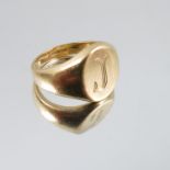 An 18 carat gold signet ring, inscribed J, finger