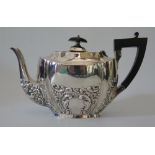 An Edward VII Silver Teapot, Birmingham 1905, Jones & Crompton, 501 g