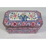 A Chinese Canton Enamel Hinged Box, 12.5 a 6.5 cm