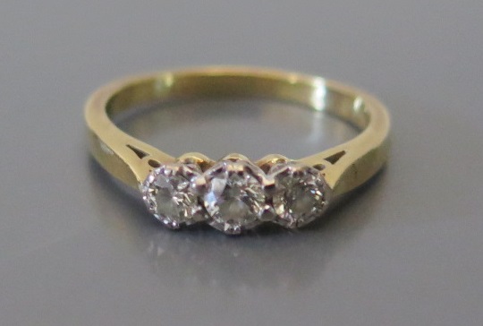 An 18ct Gold Three Stone Diamond Ring, size L, 2.9g