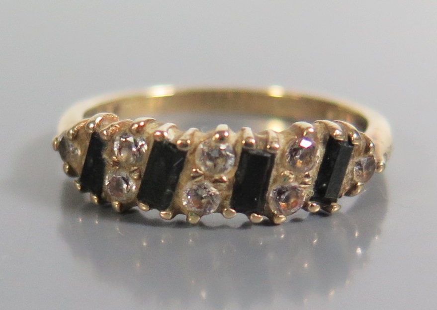 A 9ct Gold Dress Ring, size O, 2.3g